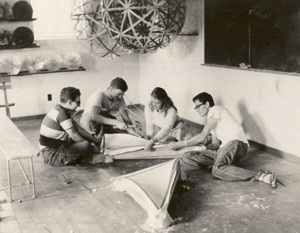 Eine Gruppe Studenten am Black Mountain College