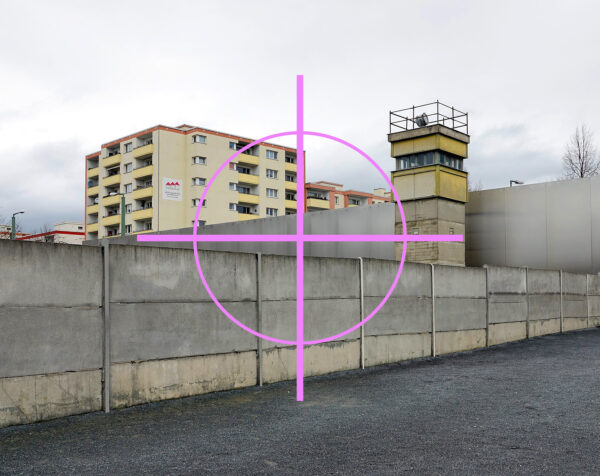 Berliner Mauer mit Fadenkreuz