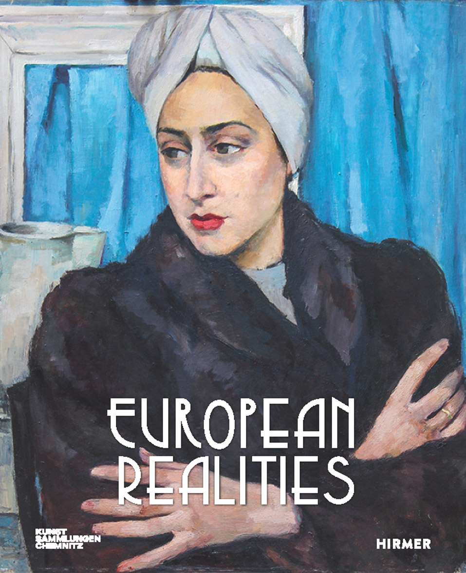 Porträt einer Frau mit Kopftuch und dunklem Mantel vor einem blauen Hintergrund, betitelt "EUROPEAN REALITIES".